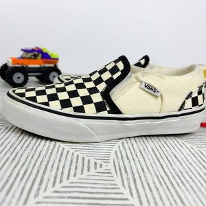 Classic black and white kids slip on Vans